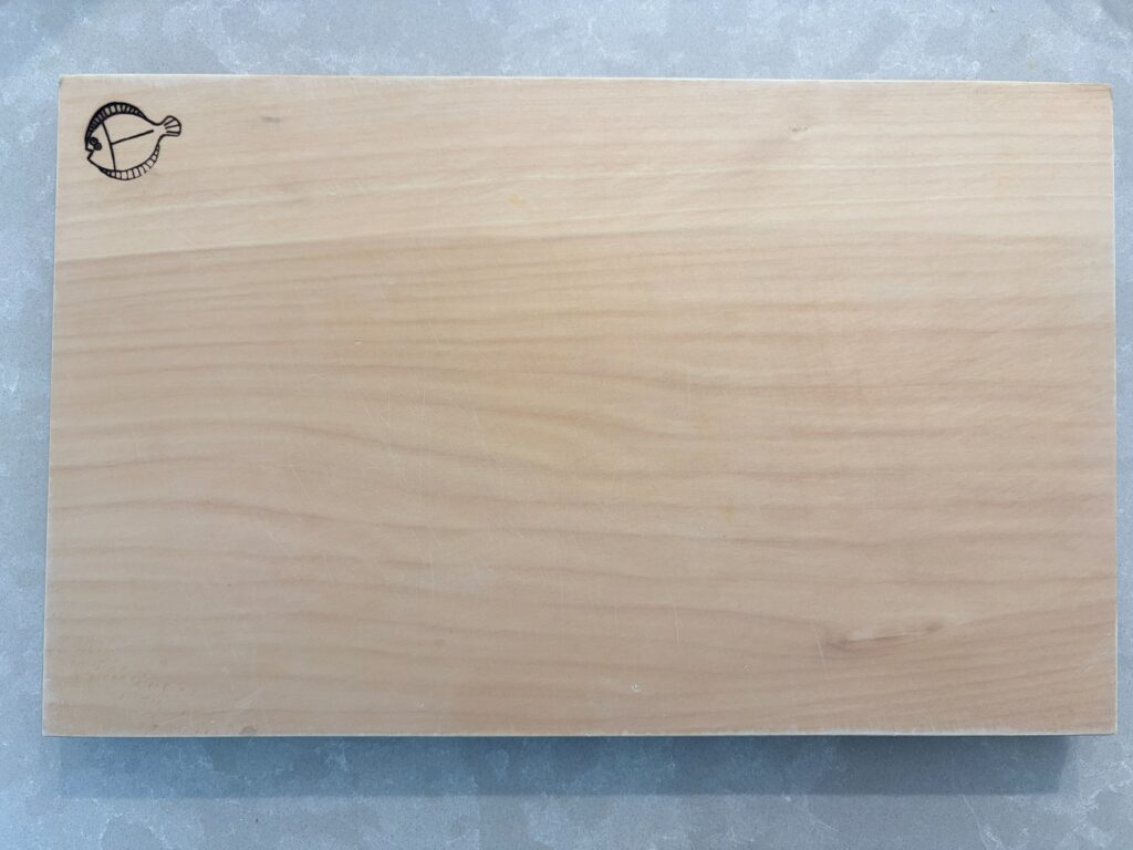 The meat face of a japanese cutting board, still almost unmarked after two years