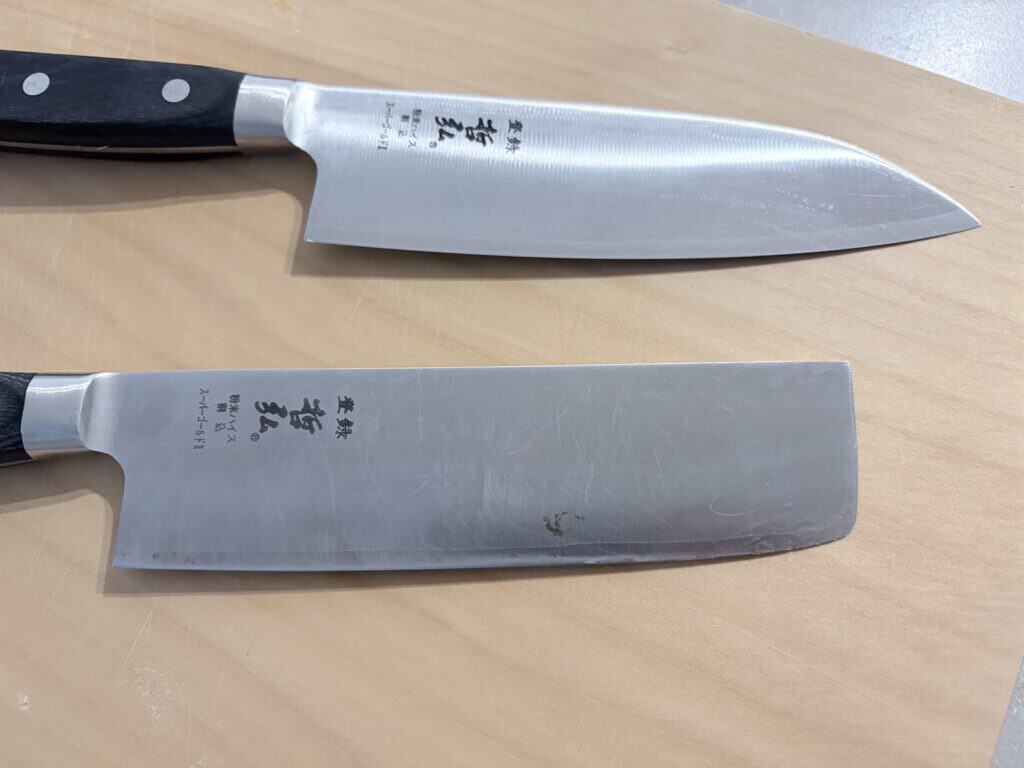 SG2 knife review: staining on the softer jacket of a laminated nakiri